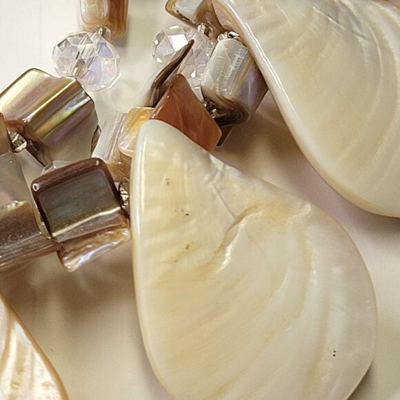 Multistrand Chunky Shell Necklace - Picture 6 of 8